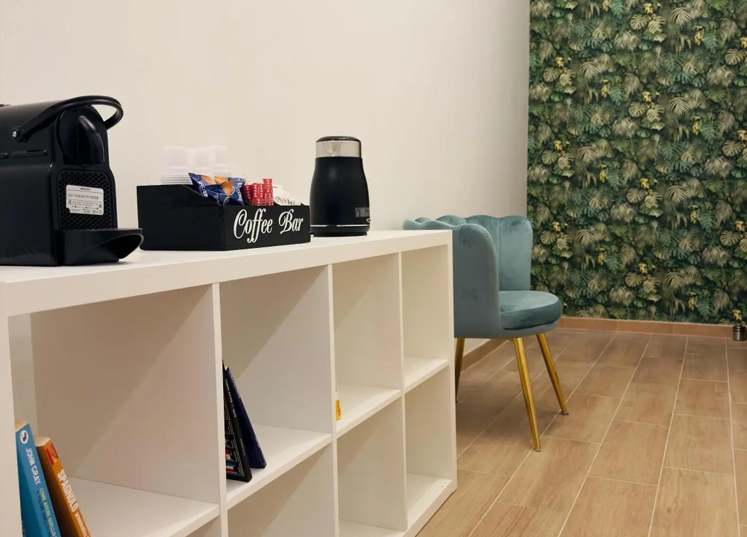 Alexander Charme In Rome Apartment