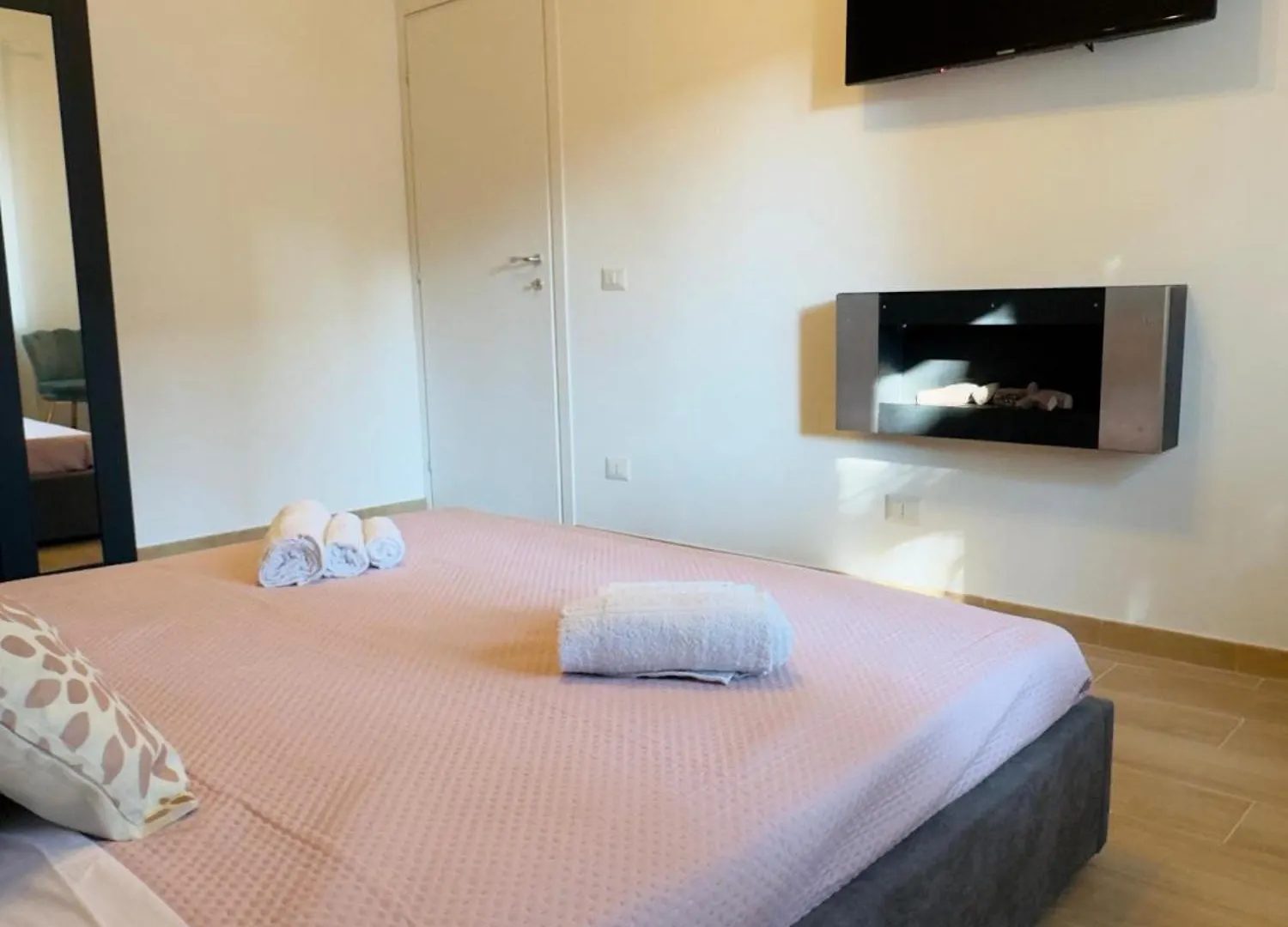 Alexander Charme In Rome Apartment